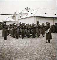 cca 1940-1945 Katonai ünnepség egy laktanyában, 5 db fotónegatív, 5×6 cm