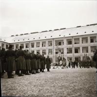 cca 1940-1945 Katonai ünnepség egy laktanyában, 5 db fotónegatív, 5×6 cm
