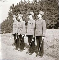 cca 1940-1945 Katonai ünnepség egy laktanyában, 5 db fotónegatív, 5×6 cm