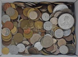 Vegyes, magyar és külföldi érmetétel mintegy ~1kg súlyban, T:vegyes Mixed, Hungarian and foreign coin lot (~1kg) C:mixed