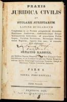 Kassics [Ignác], Ignatius: Praxis Juridica civilis, et stylare juristarum latino hungaricum [...]. Pars 1-2. [Egybekötve.] [Bécs] Viennae, 1832. Typis Antonii de Haykul. XVI + 320 p.; XII + 321-672 p. Első kiadás. Kassics Ignác (1792-1854) ügyvéd, táblabíró, jogi szakíró. Munkája perirat-mintákat tartalmaz magyar és latin nyelven. Korabeli, gerincén feliratos egészvászon kötésben. Enyhén foltos lapokkal.