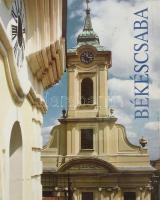 Békéscsaba. Veress Erzsi fotóival. A TIT Kőrösök Vidéke Egyesülete ajándékozási soraival a XXXI. Magyar Nyelv Hete alkalmából Grétsy László (1932-2024) nyelvész, televíziós személyiség részére. Békéscsaba, [1994.], VEKO Bt. Gazdag képanyaggal illusztrált. Gazdag képanyaggal illusztrált. Kiadói kartonált papírkötés.