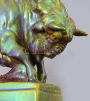 Zsolnay kisplasztika - Bika. Savmaratott felületű eozin mázakkal fedett öntött finomfajansz, cca 192...