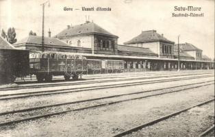 Szatmárnémeti railway station (small tear)