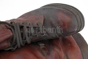 41M fűzőscsizma (Bilgeri csizma). Bőr, jelzés nélkül, korának megfelelő állapotban. Hozzá tartozó er...