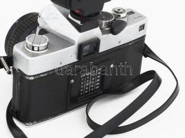 Minolta SrT 303b kamera Rokkor 1:1,7, f: 50mm objektívvel. kisebb sérülések az objektív fém részén