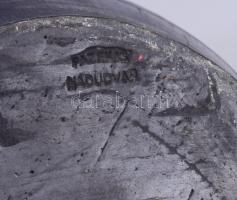 Fazekas Lajos Nádudvar fekete kerámia fedeles edény. kavicsolt díszítéssel, jelzett, kis kopással, m...