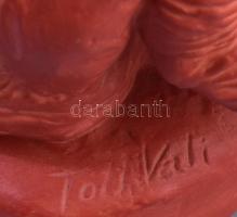 Tóth Valéria (1943- ): Szerelmesek.terrakotta, jelzett, hibátlan, m: 28 cm sz: 33 cm