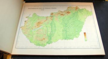 Nagyméretű Magyarország vízföldtani atlasza a Magyar Állami Földtani Intézet kiadásában, jó állapotban