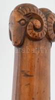Gazdagon faragott pásztorbot. Különböző falusi életképek ábrázolásait tölgyfára tekeredő kígyó alakj...