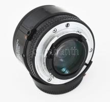 Nikon AF Nikkor 1: 1,4 50 mm. objektív, sapkákkal