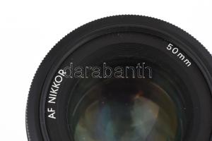 Nikon AF Nikkor 1: 1,4 50 mm. objektív, sapkákkal