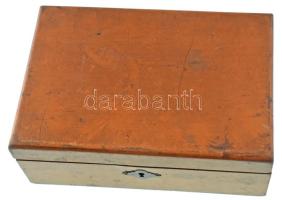 21db-os magyar és külföldi, főleg sport témájú éremből és plakettből álló tétel, közte Kiss Kovács G...