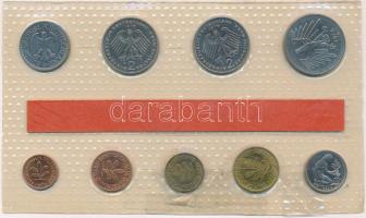 NSZK 1976D 1pf - 5M (9xklf) forgalmi sor fólia tokban T:UNC 5p kiesik a helyéről, fólia szakadt
NSZ...