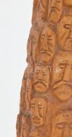 Férfi arcokkal díszített faragott szobor, m: 34 cm