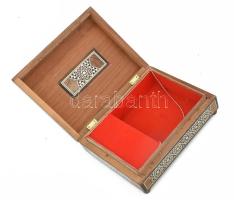 Csont- és gyöngyház berakásos zenedoboz, 21x17 cm