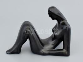 Gorka jelzéssel: Heverő nő. Art deco kerámia. restaurált az alján 20x13 cm