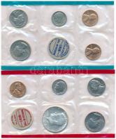 Amerikai Egyesült Államok 1968S 1c - 25c +1968D 1c - 1/2$ Ag, Cu-Ni, bronz (12xklf) forgalmi sor eredeti tokban zsetonnal T:UNC a külső papírtok viseltes United States of America 1968S 1 Cent - 25 Cents + 1968D 1 Cent - 1/2 Dollar Ag, Cu-Ni, bronze (12xdiff) coin set in original case with jeton C:UNC worn paper case