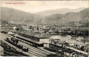 1911 Gyimesbükk, Ghimes; vasútállomás vonatokkal. Szvoboda József kiadása / railway station with trains