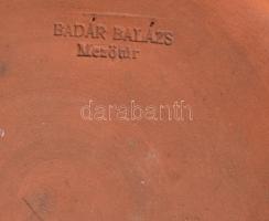 Badár Balázs Mezőtúr, mázas kerámia tál, kézzel festett, jelzett, kis kopásokkal d: 27 cm