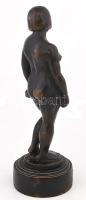 Sóváry János (1895-1966): Női akt. Patinázott bronz, fa talapzaton. Jelzés nélkül: 38 cm
