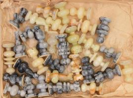 Sakk készlet. Csiszolt alabástrom, alabástrom táblával 35x35 cm