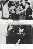 cca 1989 előtt készült, ,,Modern Idők" című amerikai film jelenetei és szereplői, 21 db vintage produkciós filmfotó (vitrinfotó, lobbyfotó) ezüst zselatinos fotópapíron, a használatból eredő (esetleges) kisebb hibákkal, 18x24 cm