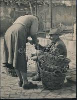 cca 1938 Escher Károly (1890-1966) budapesti fotóriporter és fotóművész felvétele, 1 db vintage fotó, pecséttel jelzett, ezüst zselatinos fotópapíron, 21,5x16,5 cm