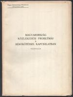 cca 1945 Magyarország közlekedési problémái a békekötéssel kapcsolatban. (Összefoglalás). Magyar Közlekedésügyi Minisztérium Üzemgazdasági osztály. A II. világháborút lezáró békeszerződés Magyarország közlekedésére vonatkozó következményeit tárgyaló gépirat, helyenként kézzel írt javításokkal, kiegészítésekkel. Tűzött papírkötés, sérült, a lapok többsége különvált a borítótól, (4)+51 p.