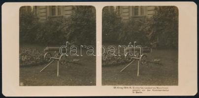 1915 Zsákmányolt orosz géppuska az I. világháború korai korszakában, sztereófotó, hátoldalon debreceni üzlet pecsétjével, jó állapotban, 8,5×18 cm