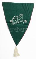 1940 Füleki cserkészcsapat eredeti hímzett zászlója, hátoldalon a vár képével, szép állapotban, piro...