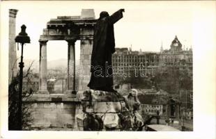 Budapest I. Szent Gellért szobor, Tabán, Királyi vár a második világháborús bombázások után. photo