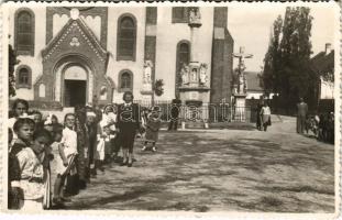 1943 Fajsz, második világháborús lengyel menekülttábor, gyerekek az 1943. május 3-án tartott nemzeti ünnepség alkalmával. photo