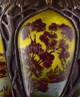 Mohr Lajos (1945-) iparművész: Szecessziós stílusú cameo üveg asztali lámpa. Többrétegű üveg, ezüstö...