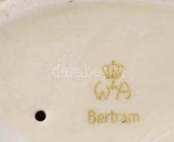 Lippelsdorf Wagner & Apel Bertram fiú korsóval. Jelzett, kézzel festett, m: 12,5 cm