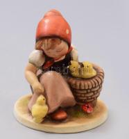 Hummel lány kiscsibékkel. cca 1939-1949, jelzett, m: 9 cm
