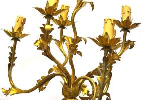 Hatalmas velencei stílusú, gyertyatartót kezében tartó szerecsen figurájával díszített állólámpa. Mű...