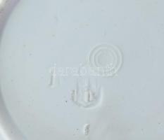 cca 1910, Wilhelmsburg kakasok mintás fajansz falitányér pár, egyik jelzett, d: 23 cm