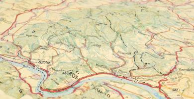 Börzsöny térképe, dombortérkép, 1:100.000, az alján 2013-as naptár, az alján kis töréssel, 59x63 cm