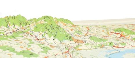 Fertő-tó és környékének térképe, dombortérkép, 1:150.000, az alján 2009-es naptár, 79,5x56,5 cm