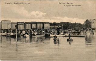 1909 Balatonberény, Balaton-Berény; A Nyers-féle csónakda, fürdőzők, kabinok. Neumark Adolf kiadása (kissé ázott sarok / slightly wet corner)