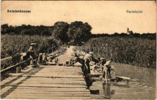 1918 Balatonkenese, Part részlet, mosás a Balatonban, nádas. Rosenthal Dávid kiadása (EK)