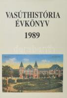 Vasúthistória évkönyv 1989. Szerk.: Mezei István. Bp., 1989, Közdok. 612 p. Fekete-fehér képekkel illusztrálva. Kiadói aranyozott, dombornyomott egészvászon-kötés, papír védőborítóban, kissé kopott borítóval. Példányszám: 1000.