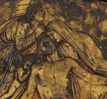 Krisztus siratása. Antik fémlemez dombormű, fa keretben, 13x17 cm, kerettel 21x25 cm