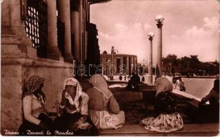 Tirana, Davanti la Moschea / mosque, folklore