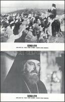 cca 1989 előtt készült, ,,Szergu atya" című szovjet film jelenetei és szereplői, 5 db produkciós filmfotó (vitrinfotó, lobbyfotó) nyomdatechnikával sokszorosítva kartonpapírra, egyoldalas nyomással, a használatból eredő (esetleges) kisebb hibákkal, 18x24 cm