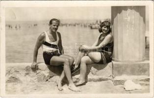 1933 Siófok, strand, fürdőzők a Balaton partján. Nagy István fényképész photo (EK)