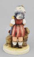 Hummel lány kiscsibékkel és tyúkokkal, jelzett, restaurált, m:11,5 cm
