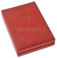 ~1950. "Kiváló Dolgozó" Rákosi-címeres zománcozott kitüntetés eredeti tokban, miniatűrrel ...