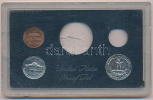 Amerikai Egyesült Államok 1969S 1c + 5c + 1/4$ hiányos, sérült műanyag tokos forgalmi sorban (10c és...